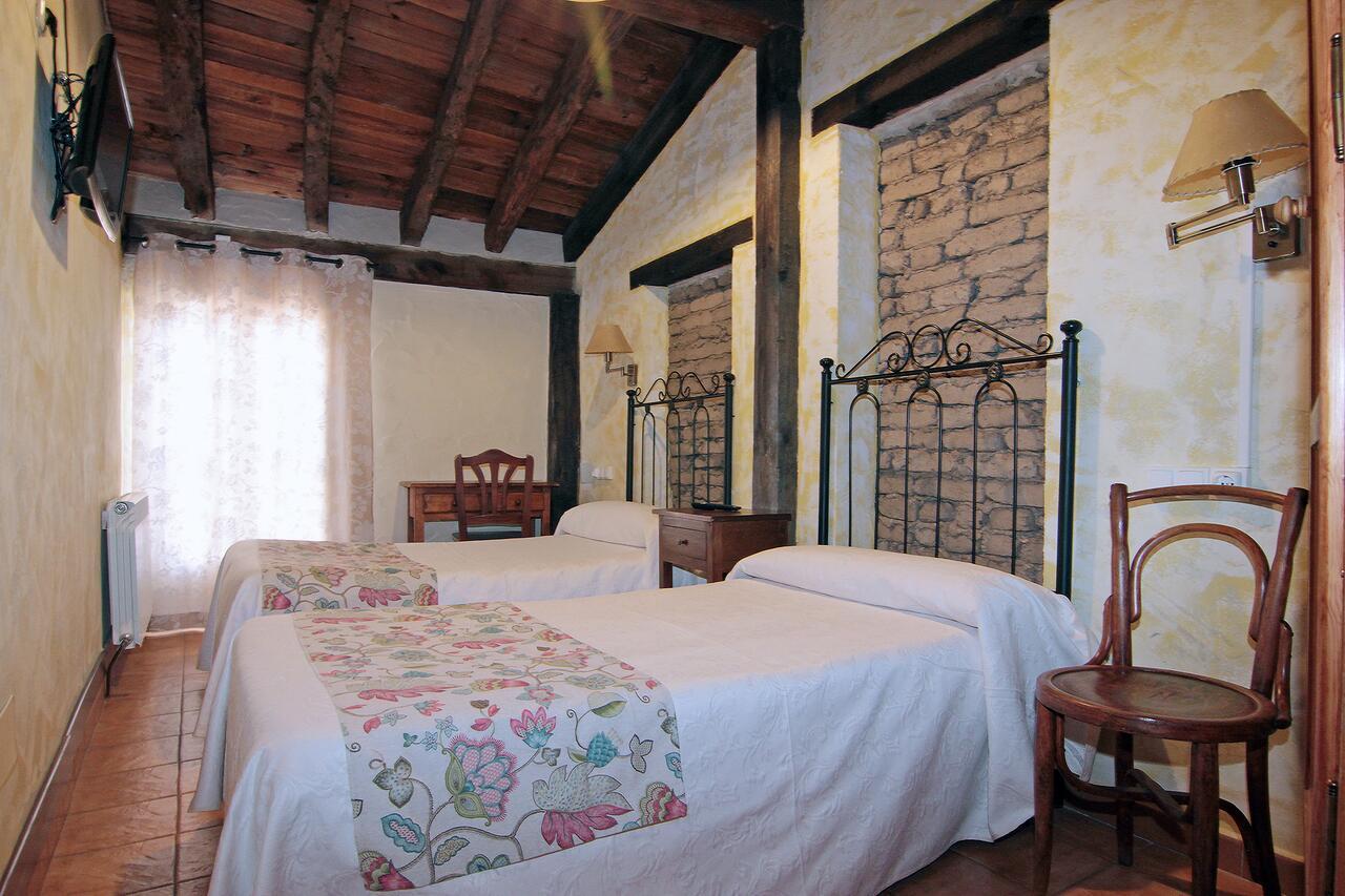 Hotel Rural Los Abuelos Montemayor de Pililla Exteriör bild