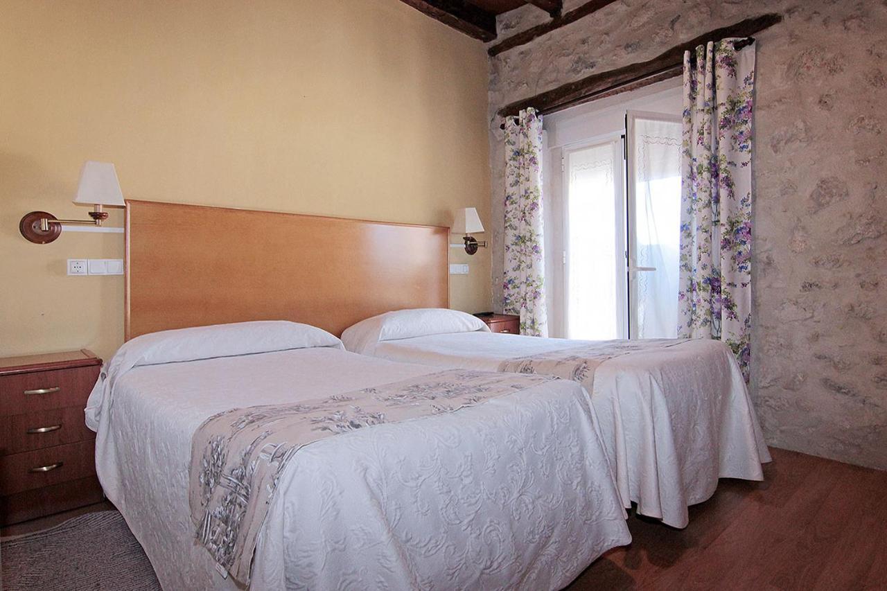Hotel Rural Los Abuelos Montemayor de Pililla Exteriör bild
